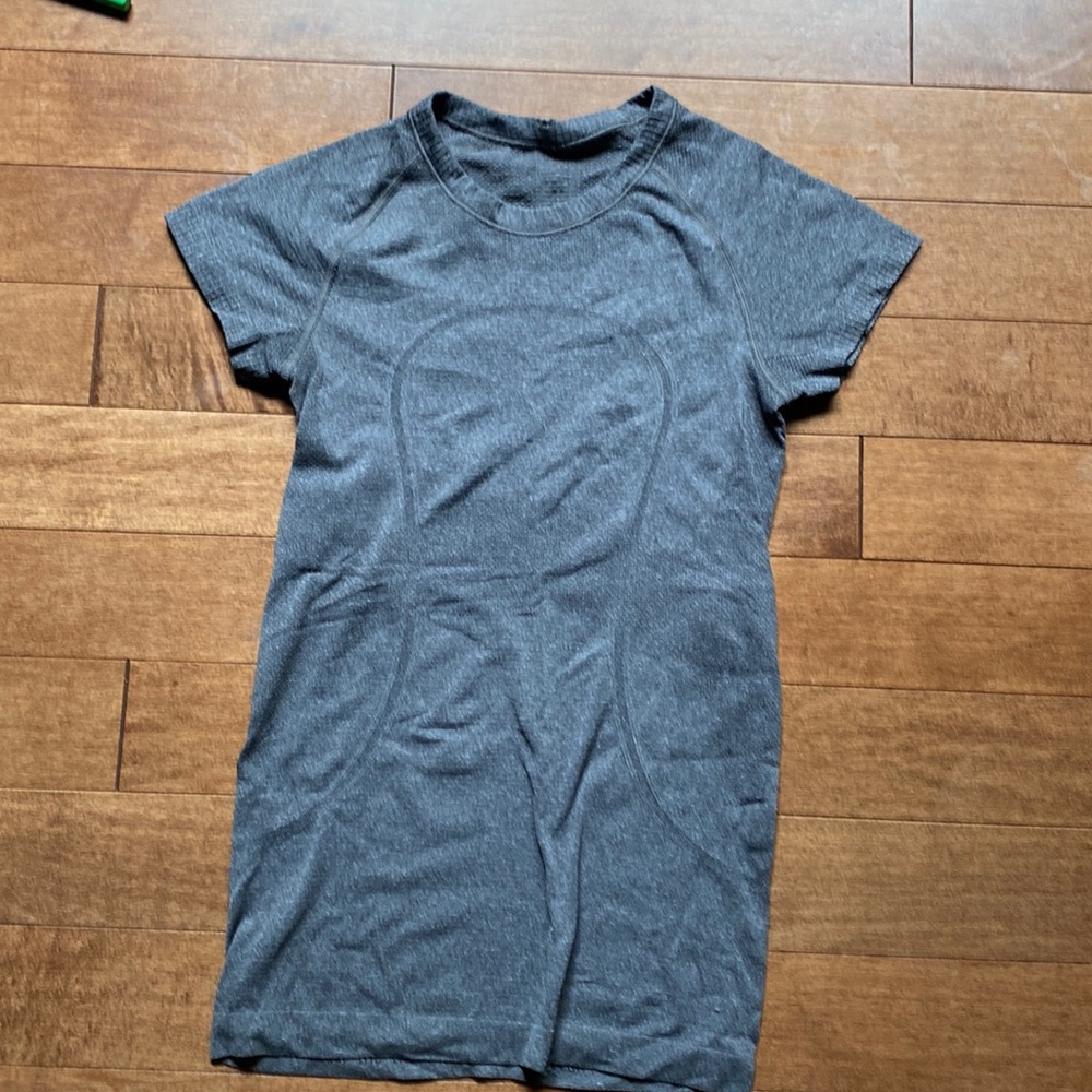 Lululemon Swiftly Tech Shirt Sz 4